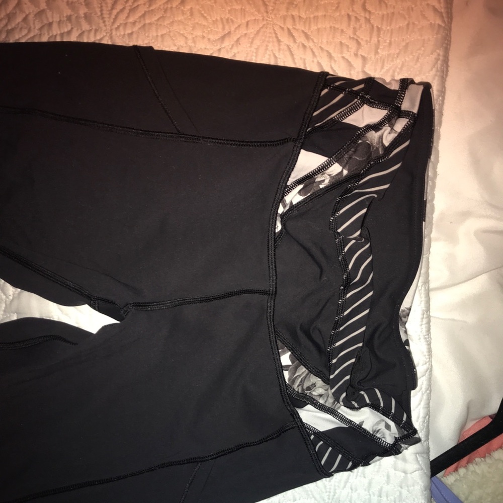 LULU LEMON , leggings, size four!!